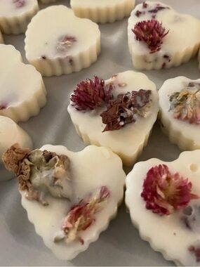 Handmade Floral Heart Wax Melts - White with Pink Accents